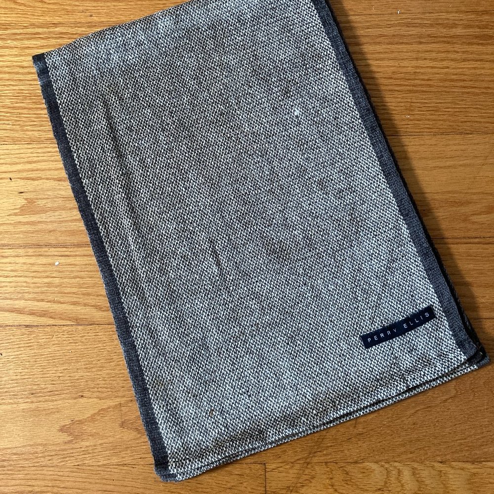 Perry Ellis Scarf - Picture 2 of 3
